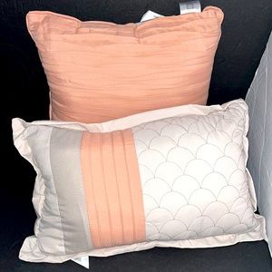 Set of Home Expressions Pillows and shams